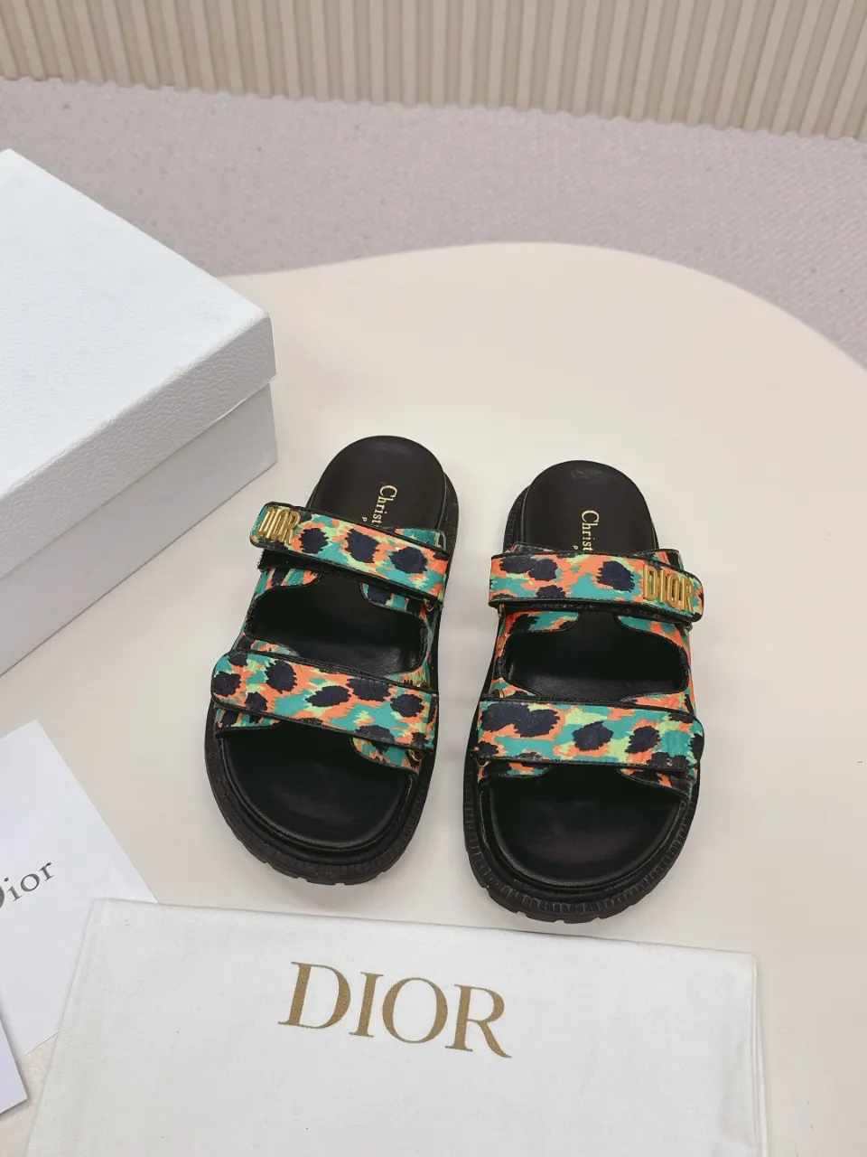 👟👟Ex-factory price 460👟👟 This black sheepskin DiorAct sandal is fashionable. Paired with an insole that fits the shape of your foot, it's made of exceptionally lightweight and comfortable leather. The upper straps feature a Velcro closure and feature a gold-finish metal "DIOR" logo. Can be matched with various styles to show modern style. Gold-finish metal "DIOR" logo Two adjustable Velcro straps Leather insole that fits the shape of your foot Soft and lightweight texture EVA sole decorated with Christian Dior's lucky star symbol Made in Italy Size 35--42 (Customized sizes 41 and 42 are non-refundable)
